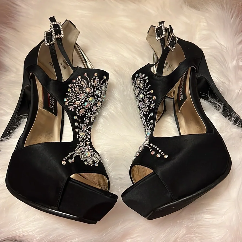 TONY BOWLS stunning black platform heels with rhinestones Size 7